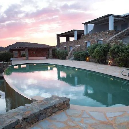 3 Bedroom Cycladic Lia Kalafatis