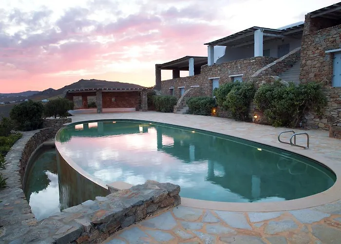 3 Bedroom Cycladic Lia Kalafatis